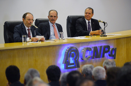 Foto: José Cruz / Agência BrasilPosse do Presidente do CNPq Hernan Chaimovich com Aldo Rebelo e Glaucius Oliva