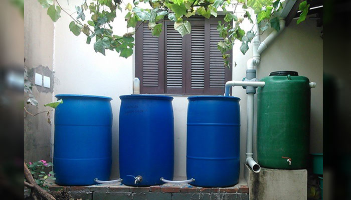 Sistema “home made” para captação e armazenamento de água da chuva